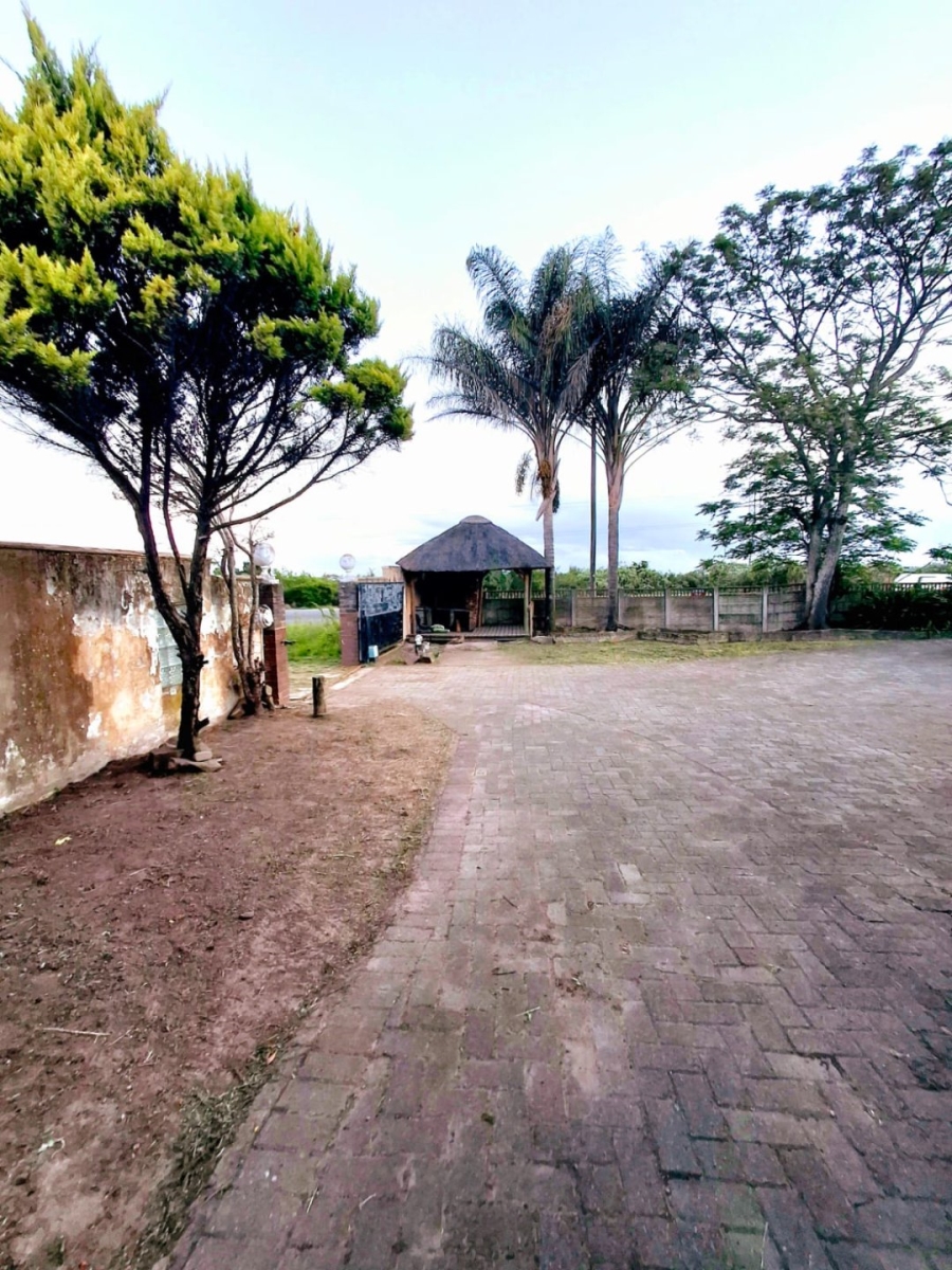 5 Bedroom Property for Sale in Summerpride Eastern Cape